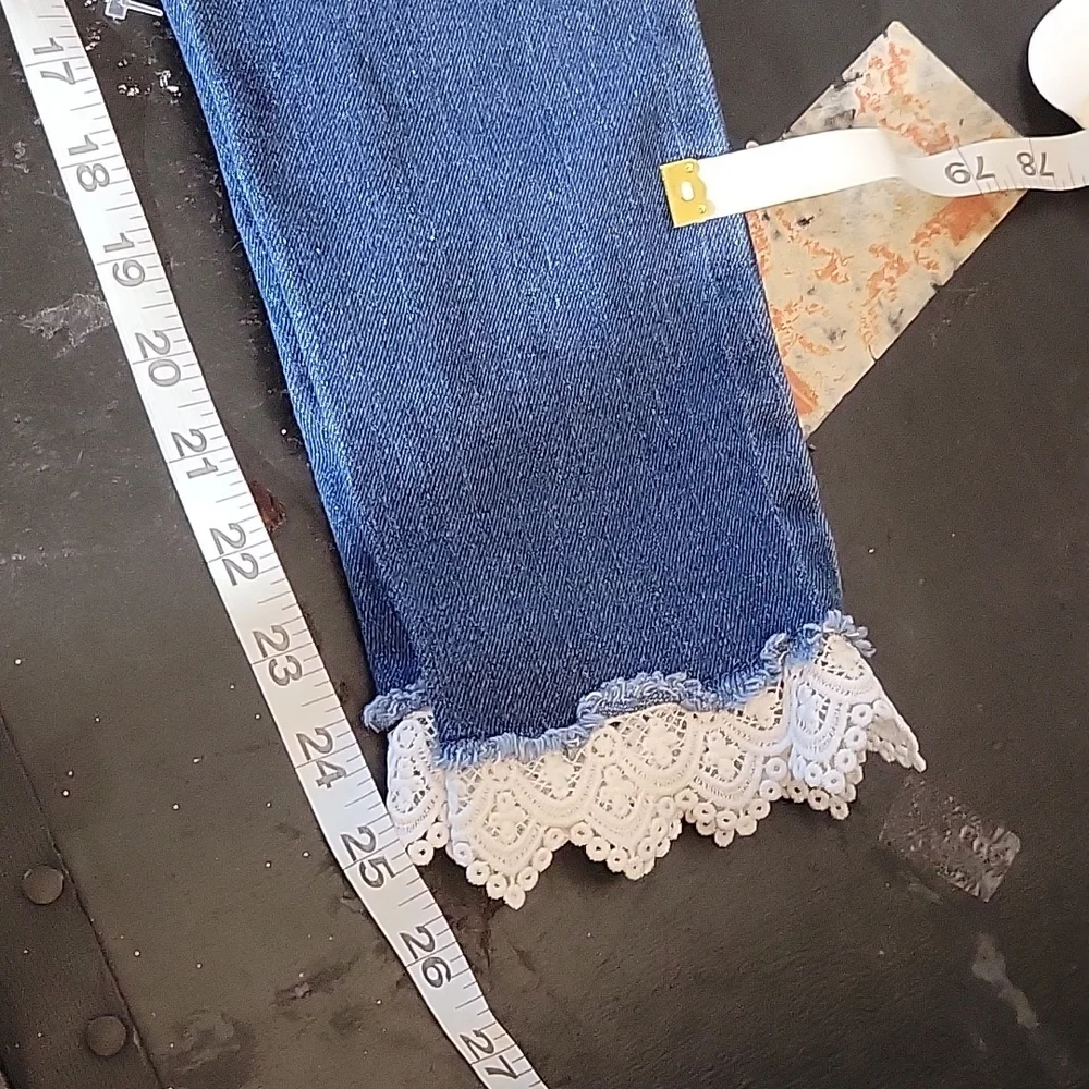 TRUE CRAFT 12 Distressed Skinny Crop Jeans W Lace Detail
